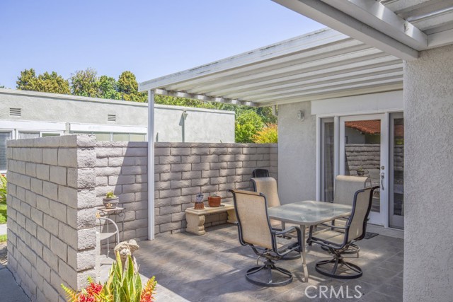 2372 Via Mariposa W, Laguna Woods CA: https://media.crmls.org/medias/9641de76-73a0-4248-94e7-0a02af769868.jpg