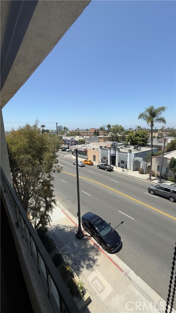420 Redondo Avenue, Long Beach CA: https://media.crmls.org/medias/9642400d-3fe6-40ab-815a-2f6bde09d5d4.jpg