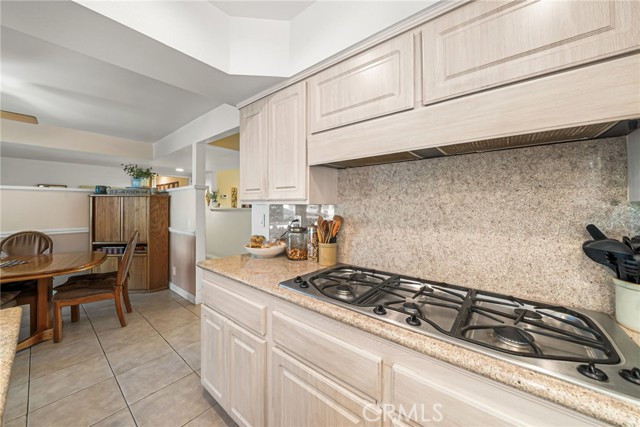 Detail Gallery Image 17 of 39 For 4024 E Del Valle, Orange,  CA 92869 - 5 Beds | 3 Baths