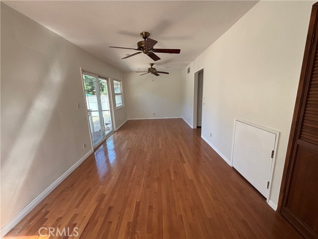 21327 De La Osa, Woodland Hills CA: https://media.crmls.org/medias/96430097-75ee-4d69-bd29-db5dae3d18eb.jpg