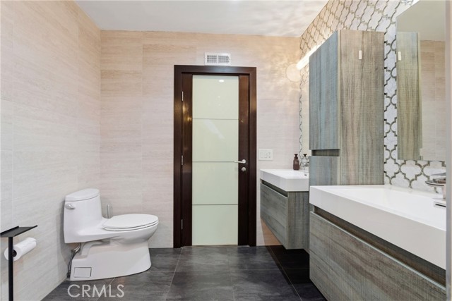 Detail Gallery Image 28 of 44 For 5836 Winnetka Ave, Woodland Hills,  CA 91367 - 4 Beds | 3 Baths