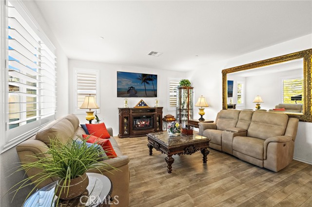 Detail Gallery Image 4 of 23 For 11662 Starlily Ct, Corona,  CA 92883 - 4 Beds | 3 Baths