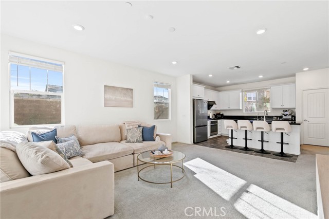 Detail Gallery Image 7 of 35 For 16746 Stags Leap, Fontana,  CA 92336 - 4 Beds | 3 Baths