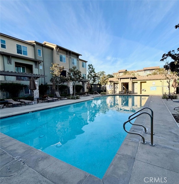 Detail Gallery Image 39 of 44 For 625 Savi Dr #102,  Corona,  CA 92878 - 3 Beds | 3/1 Baths