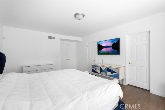 4035 Ellenita Avenue, Tarzana CA: https://media.crmls.org/medias/9643e1bb-b1be-4456-afdf-86370a2b6929.jpg