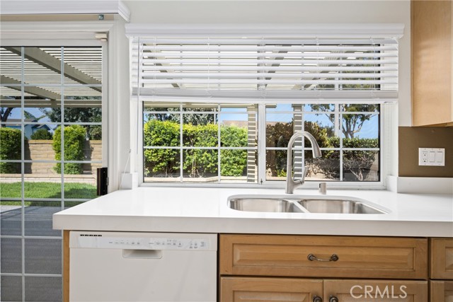 Detail Gallery Image 17 of 44 For 17651 Falkirk Ln, Huntington Beach,  CA 92649 - 4 Beds | 2 Baths