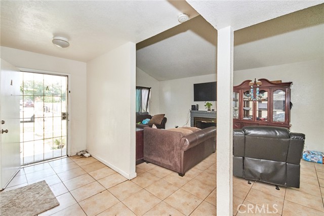 Detail Gallery Image 8 of 29 For 1074 N Willow Ave, Rialto,  CA 92376 - – Beds | – Baths