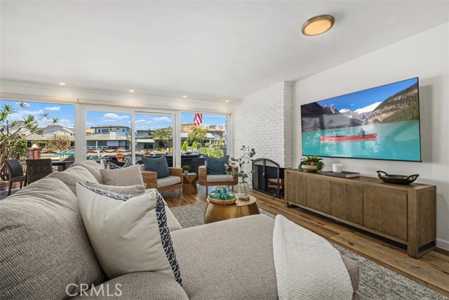 Detail Gallery Image 7 of 43 For 3810 Channel Pl, Newport Beach,  CA 92663 - 3 Beds | 2/1 Baths