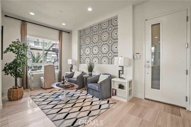 Detail Gallery Image 2 of 40 For 12695 Sandhill Ln #3,  Playa Vista,  CA 90094 - 3 Beds | 2/1 Baths