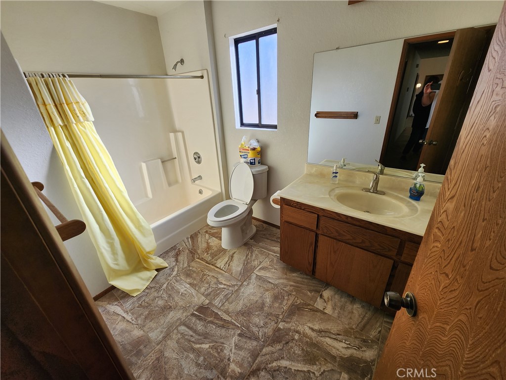 https://media.crmls.org/medias/96471538-b016-451e-b913-32b3664196e4.jpg?preset=X-Large