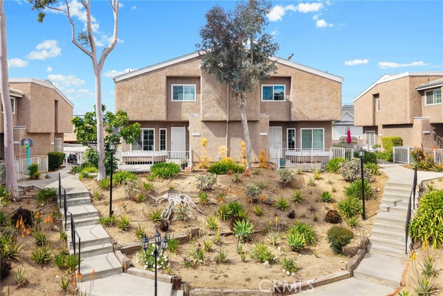 Detail Gallery Image 3 of 34 For 1569 W Jefferson Blvd,, Los Angeles,  CA 90018 - 3 Beds | 2/1 Baths