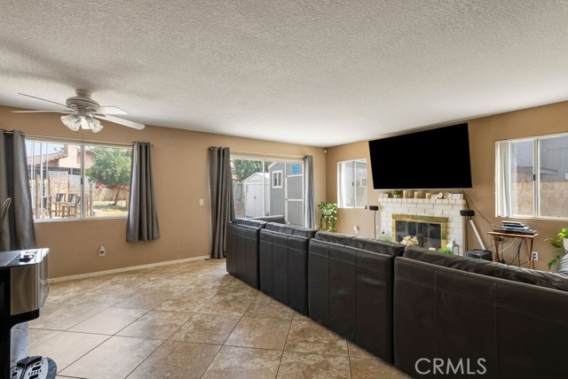 Detail Gallery Image 19 of 42 For 7865 Wendover Dr, Jurupa Valley,  CA 92509 - 4 Beds | 2/1 Baths
