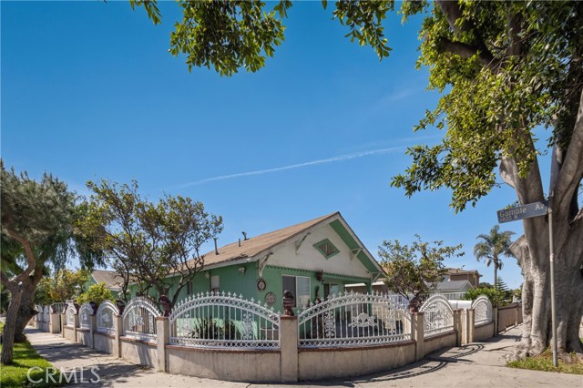 Detail Gallery Image 1 of 33 For 1550 E Sandison St, Wilmington,  CA 90744 - 6 Beds | 2 Baths
