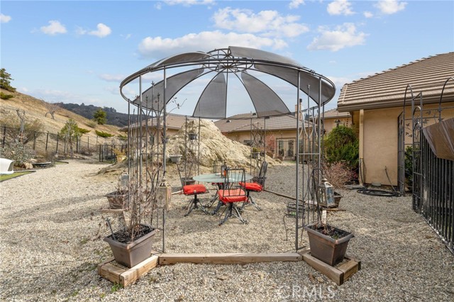 Detail Gallery Image 15 of 75 For 26551 Cumberland Rd, Tehachapi,  CA 93561 - 5 Beds | 6/1 Baths