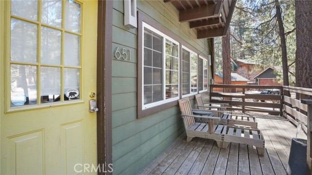 Detail Gallery Image 4 of 45 For 651 Ponderosa Dr, Big Bear Lake,  CA 92315 - 2 Beds | 3 Baths