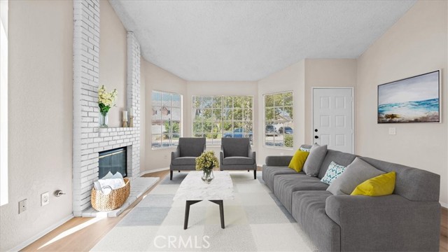 Detail Gallery Image 5 of 36 For 13420 Nutmeg St, Moreno Valley,  CA 92553 - 4 Beds | 2 Baths