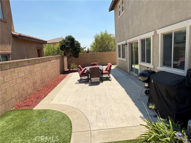 7015 Sweetleaf Drive, Fontana CA: https://media.crmls.org/medias/964db31d-8d12-4a5d-a91c-06ac3a22a0d7.jpg