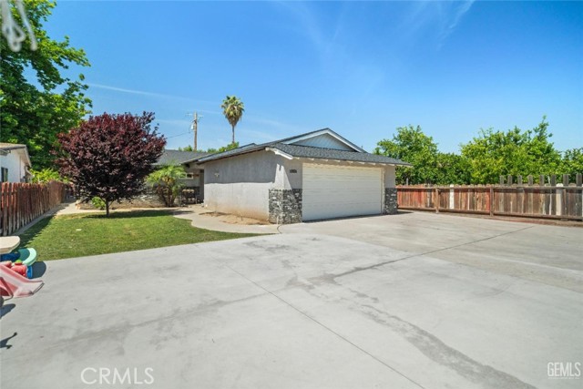 2608 Temple Lane, Bakersfield CA: https://media.crmls.org/medias/964dd14d-ab07-4e7c-a6f9-c7b1cb8054d3.jpg