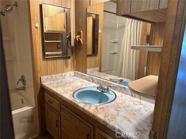 9080 Bloomfield Ave Avenue, Cypress CA: https://media.crmls.org/medias/964f13da-29de-418f-bf47-1a6c9e83e2bd.jpg