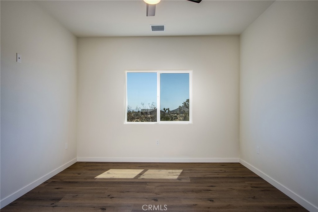 https://media.crmls.org/medias/964f56b5-8a43-4b16-ad9d-d22453a80365.jpg?preset=X-Large