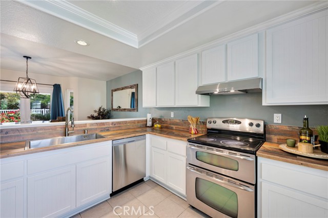 Detail Gallery Image 18 of 37 For 6060 East Summit Court, Anaheim Hills,  CA 92807 - 3 Beds | 2/1 Baths
