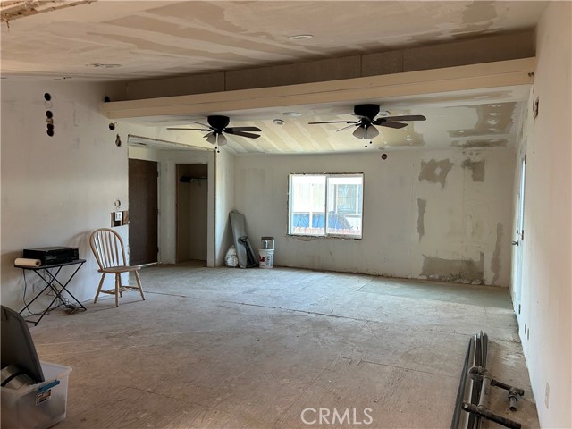 21801 Mesquite Street, California City CA: https://media.crmls.org/medias/964fdd45-044f-4598-b65d-e5c190675a73.jpg