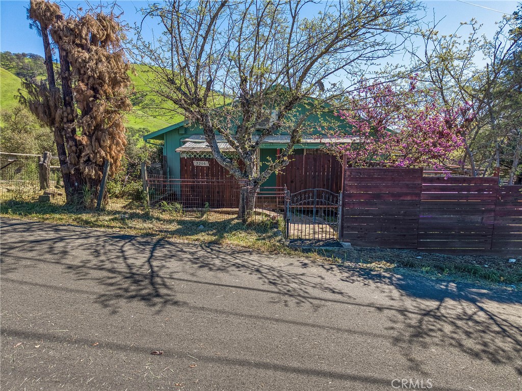 https://media.crmls.org/medias/9650be2d-8acf-420a-9870-6beea4e5abed.jpg?preset=X-Large