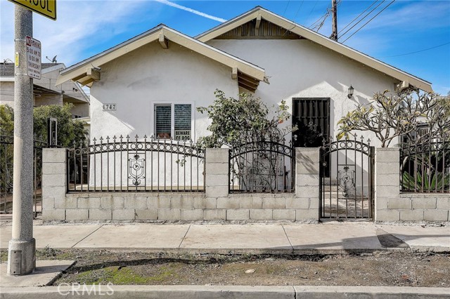 Detail Gallery Image 1 of 1 For 1747 Gundry Ave, Long Beach,  CA 90813 - 2 Beds | 1 Baths