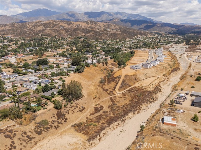 35525 Wildwood Canyon Rd, Yucaipa CA: https://media.crmls.org/medias/9651161e-39f2-475a-98ea-a6972191fcbd.jpg