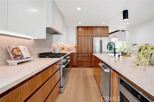 Detail Gallery Image 10 of 40 For 8121 Chase, Los Angeles,  CA 90045 - 4 Beds | 3 Baths