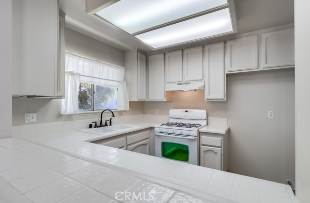 12874 Sycamore Village Drive, Norwalk CA: https://media.crmls.org/medias/9651ed63-a8e2-4b73-afa4-48a446206c19.jpg