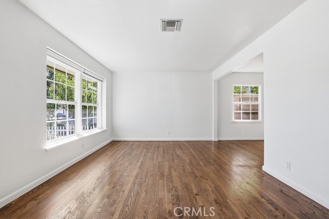 Detail Gallery Image 7 of 54 For 16937 Hartland, Lake Balboa,  CA 91406 - 2 Beds | 2 Baths