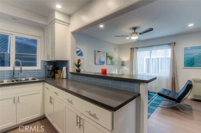 200 Moonstone Street, Manhattan Beach CA: https://media.crmls.org/medias/9655e8f0-e076-451c-a6dd-1c6bea2abeda.jpg