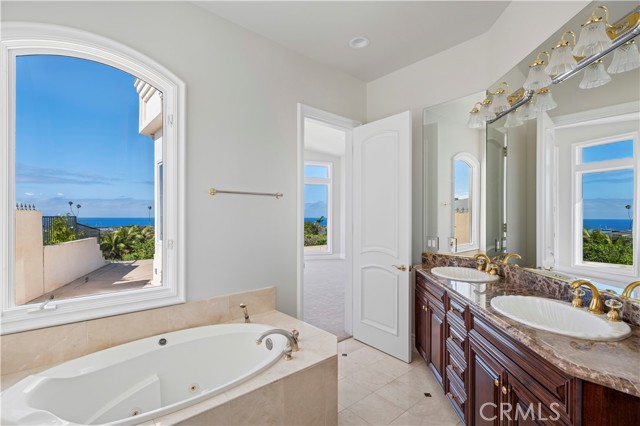 Detail Gallery Image 16 of 22 For 4627 Surrey Dr, Corona Del Mar,  CA 92625 - 4 Beds | 4/1 Baths
