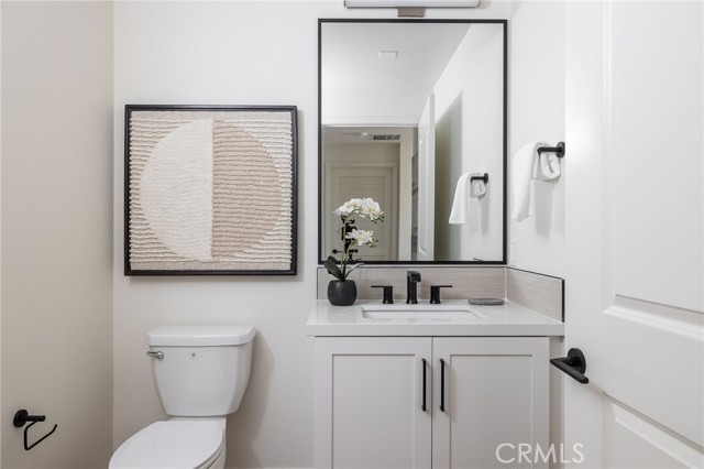 414 Main, Huntington Beach CA: https://media.crmls.org/medias/9656c262-ad34-419a-99aa-539d5a4f8f43.jpg