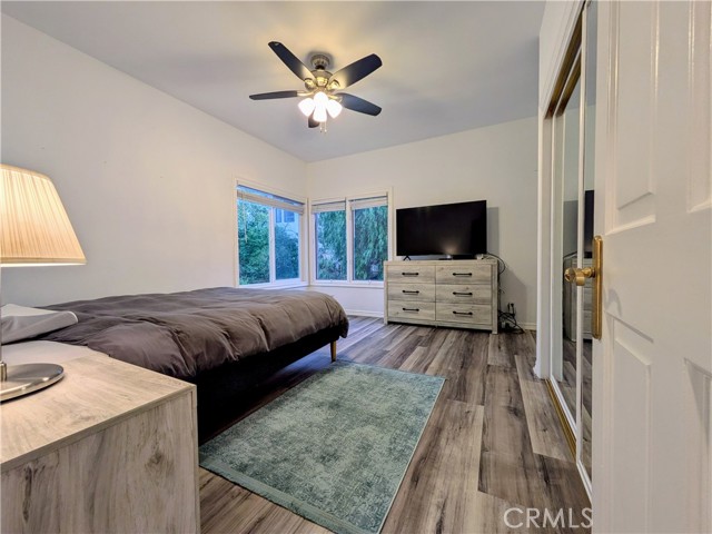 Detail Gallery Image 4 of 11 For 15435 Live Oak Springs Canyon, Canyon Country,  CA 91387 - 4 Beds | 3 Baths