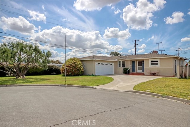 Vintage mid century 4 bdr home located at the end of a culdesac. Though in need of updating, this home has been well maintained and lovingly cared for.
The floor plan features a huge family room, perfect for entertaining or large families. The spacious 4th bedroom can also be used as an office. Other highlights include beautifully preserved hardwood floors, central air and heat, ceiling fans throughout, and the added warmth of a two way brick fireplace to be enjoyed from both the dining and living room areas. The home features a large set back with an extended driveway for additional parking, as well as a covered patio in the rear yard for those gatherings of friends and family. Ready for your Summer move-in, come see this charming home today!