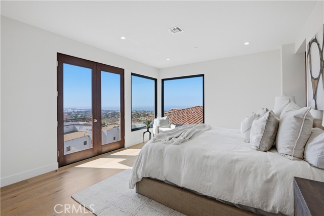 Detail Gallery Image 7 of 72 For 5108 Gordon Ln, San Diego,  CA 92109 - 4 Beds | 5/1 Baths