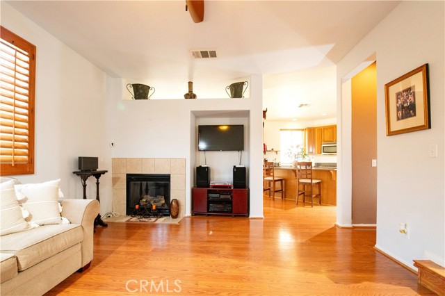 Detail Gallery Image 4 of 48 For 29458 Shannon Ct #89,  Canyon Country,  CA 91387 - 4 Beds | 2/1 Baths