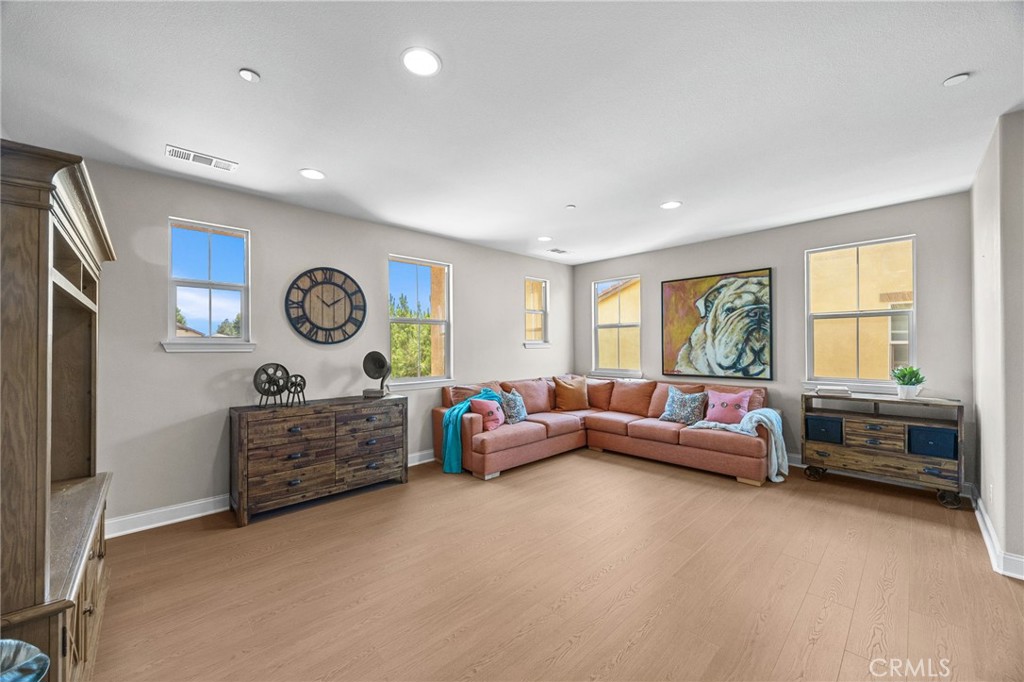 MLS #WS25158608 img 21