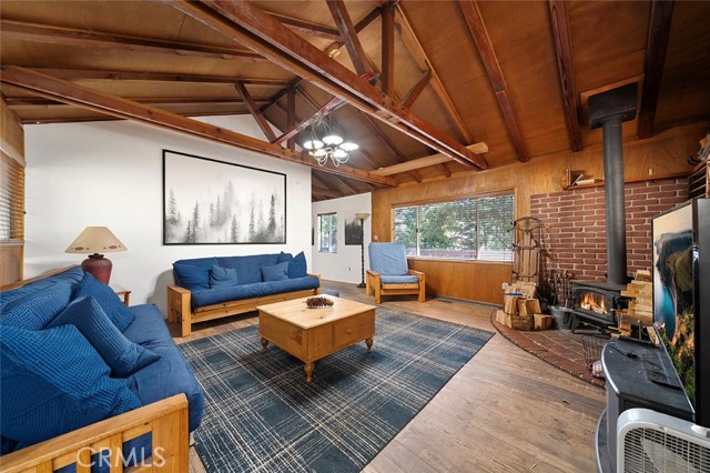 Detail Gallery Image 4 of 21 For 330 Canyon Dr, Cedarpines Park,  CA 92322 - 2 Beds | 1 Baths