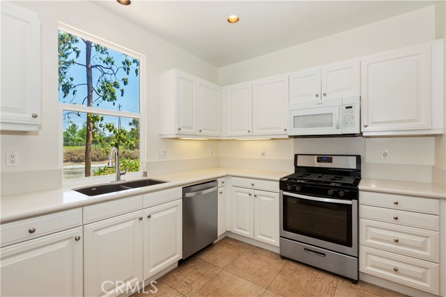 57 Alevera Street, Irvine CA: https://media.crmls.org/medias/96580b81-5a65-4ed0-933a-081fb0c6128c.jpg