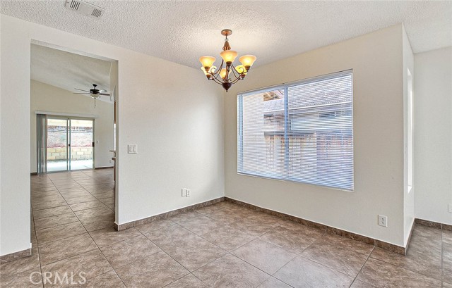 Detail Gallery Image 15 of 56 For 13571 Copperstone Dr, Victorville,  CA 92392 - 3 Beds | 2 Baths