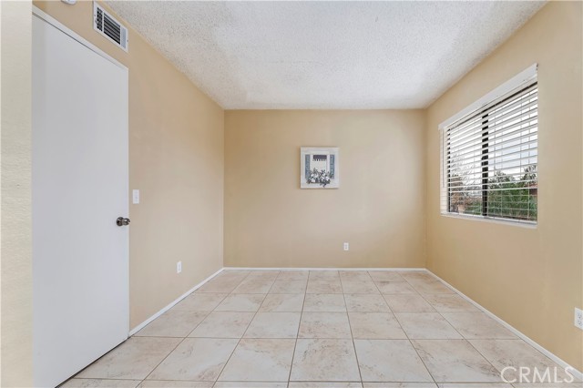 Detail Gallery Image 17 of 26 For 12198 Orchid Ln #C,  Moreno Valley,  CA 92557 - 2 Beds | 1/1 Baths