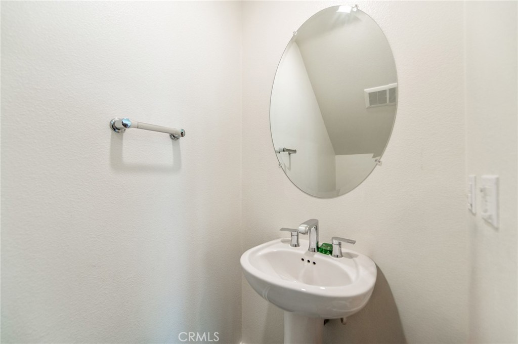 https://media.crmls.org/medias/9658b716-7392-401b-b983-93d3bc69df1c.jpg?preset=X-Large