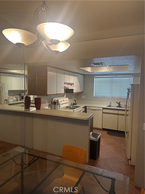 505 S Farrell Drive, Palm Springs CA: https://media.crmls.org/medias/9658b8ce-9253-49ff-aaea-8ae96dc2650d.jpg