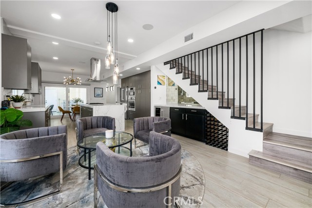 Detail Gallery Image 3 of 27 For 122 21st, Huntington Beach,  CA 92648 - 3 Beds | 4/1 Baths