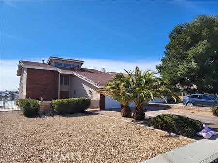 Detail Gallery Image 2 of 6 For 17905 Lakeview Dr, Victorville,  CA 92395 - 4 Beds | 2/1 Baths
