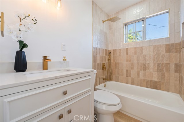 619 N Townsend Street, Santa Ana CA: https://media.crmls.org/medias/965a38b0-1df2-4411-bab3-ab68eff63c9c.jpg