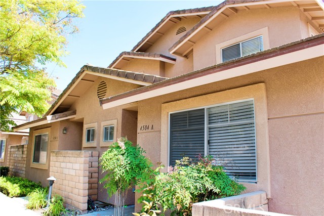 Detail Gallery Image 1 of 12 For 4504 Apricot Rd a,  Simi Valley,  CA 93063 - 3 Beds | 2/1 Baths